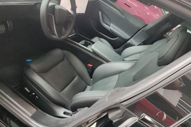 Used Tesla Model S 2023 Three-Motor All-Wheel-Drive Plaid Version Left Front Seat