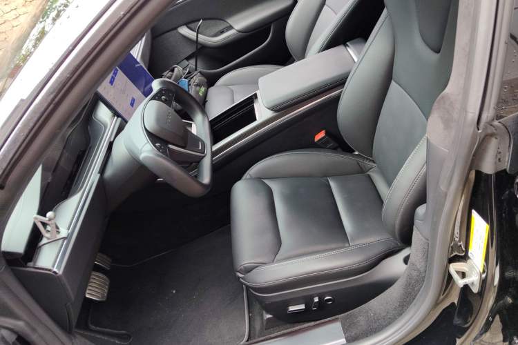 Used Tesla Model S 2023 Three-Motor All-Wheel-Drive Plaid Version Left Front Seat