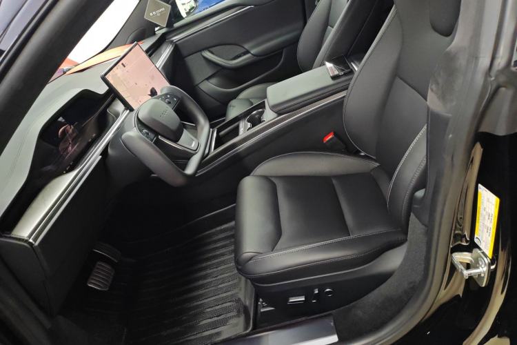 Used Tesla Model S 2023 Three-Motor All-Wheel-Drive Plaid Version Left Front Seat