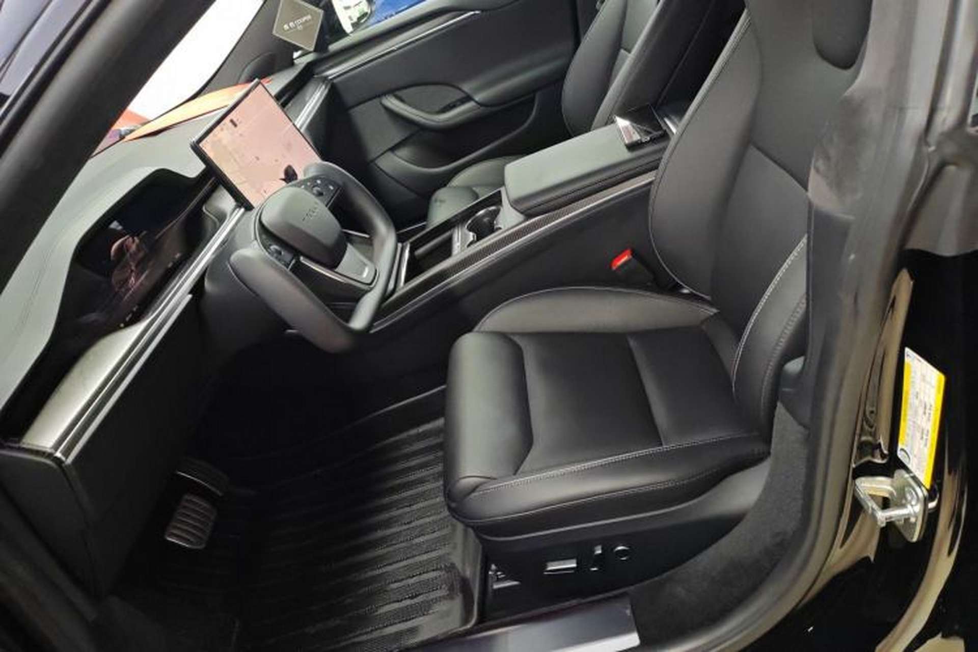 Used Tesla Model S 2023 Three-Motor All-Wheel-Drive Plaid Version Left Front Seat