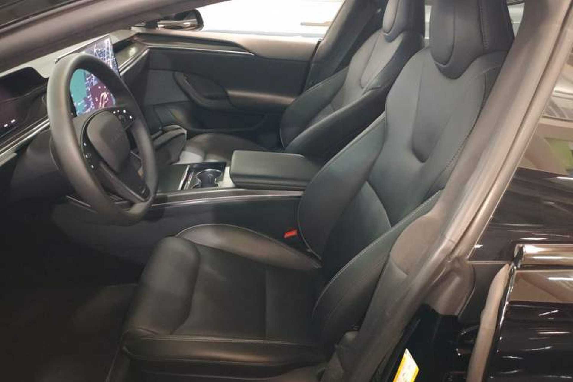 Used Tesla Model S 2023 Three-Motor All-Wheel-Drive Plaid Version Left Front Seat