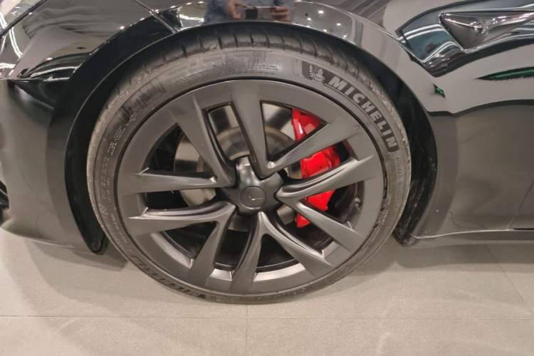 Used Tesla Model S 2023 Three-Motor All-Wheel-Drive Plaid Version Left Front Wheel Hub