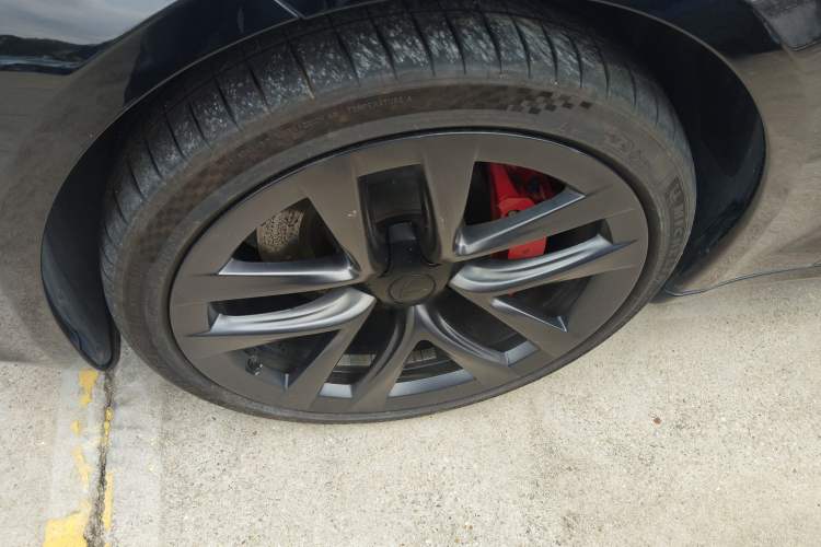 Used Tesla Model S 2023 Three-Motor All-Wheel-Drive Plaid Version Left Front Wheel Hub