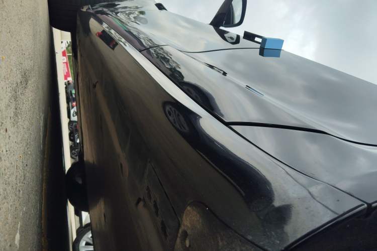 Used Tesla Model S 2023 Three-Motor All-Wheel-Drive Plaid Version Left Side Sill