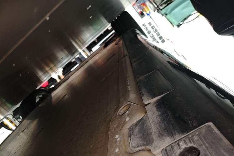 Used Tesla Model S 2023 Three-Motor All-Wheel-Drive Plaid Version Left Side Sill