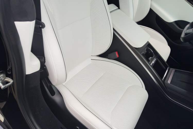 Used Tesla Model S 2023 Three-Motor All-Wheel-Drive Plaid Version Right Front Seat
