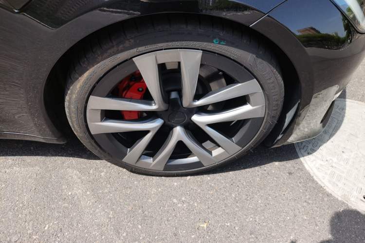 Used Tesla Model S 2023 Three-Motor All-Wheel-Drive Plaid Version Right Front Wheel Hub