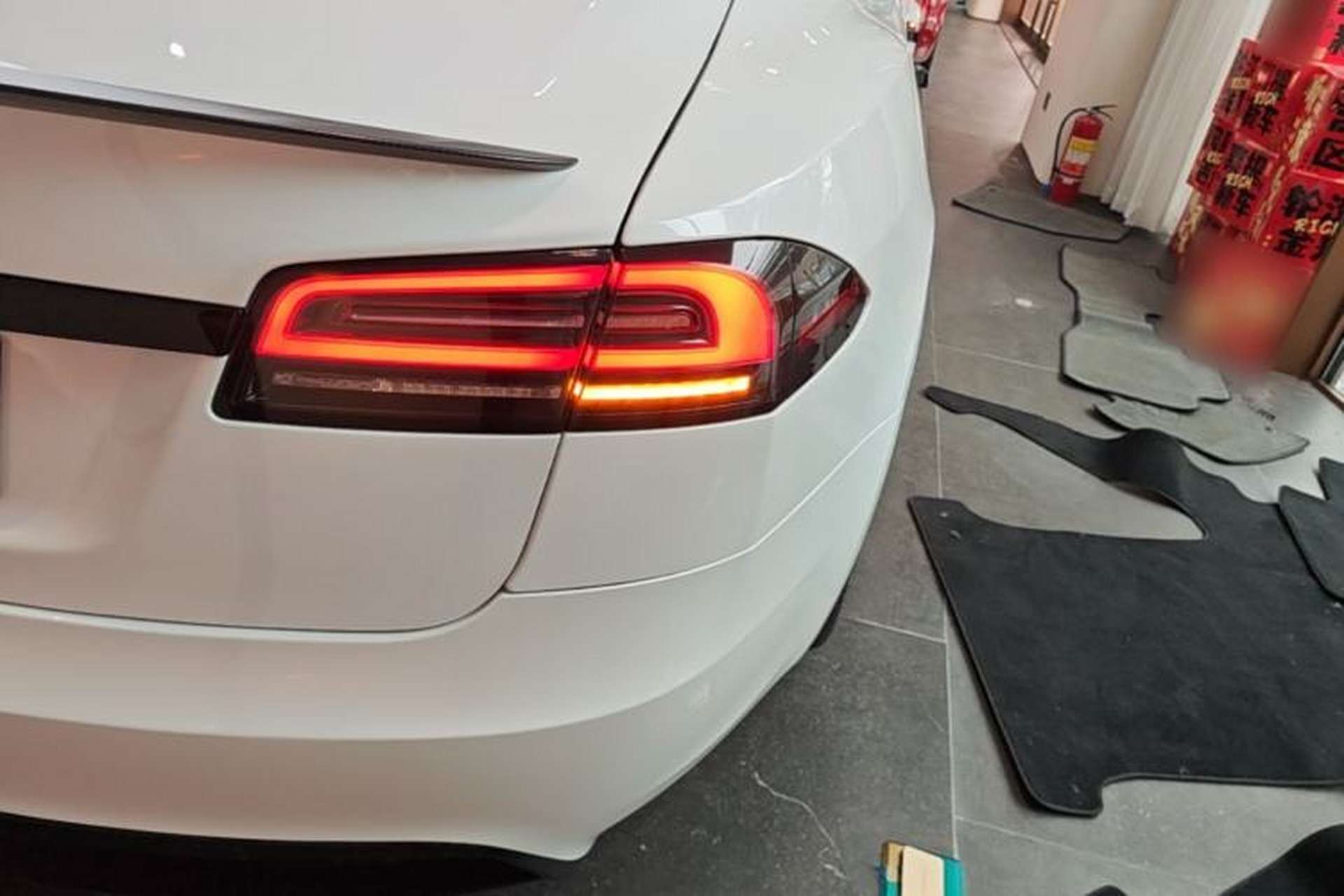 Used Tesla Model S 2023 Three-Motor All-Wheel-Drive Plaid Version Right Rear Taillight