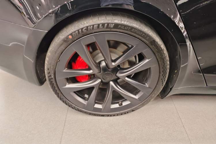 Used Tesla Model S 2023 Three-Motor All-Wheel-Drive Plaid Version Right Rear Wheel Hub