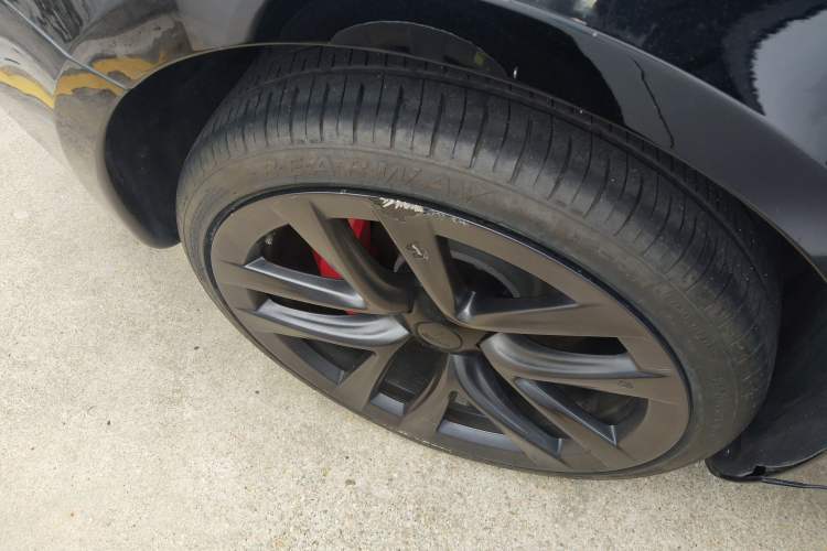 Used Tesla Model S 2023 Three-Motor All-Wheel-Drive Plaid Version Right Rear Wheel Hub