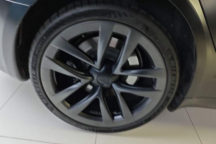 Used Tesla Model S 2023 Dual-Motor All-Wheel-Drive Version Right Rear Wheel Hub