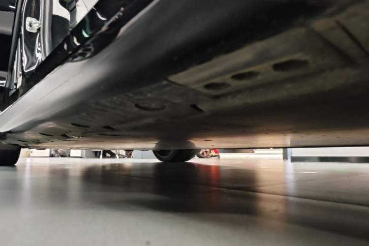 Used Tesla Model S 2023 Three-Motor All-Wheel-Drive Plaid Version Right Side Sill