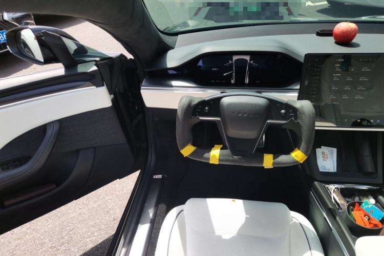 Used Tesla Model S 2023 Three-Motor All-Wheel-Drive Plaid Version Steering Wheel