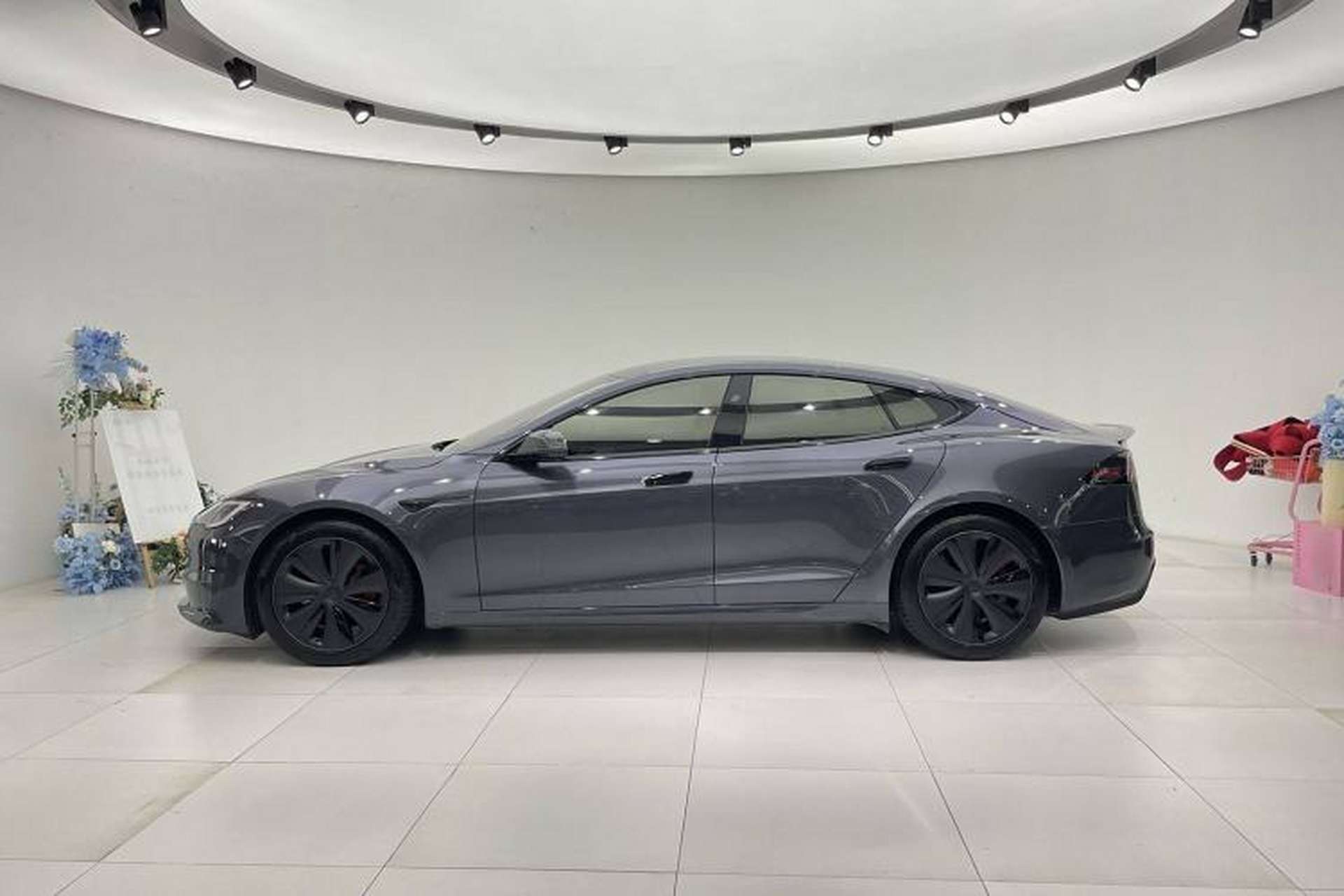 Used Tesla Model S 2023 Three-Motor All-Wheel-Drive Plaid Version Exterior 3