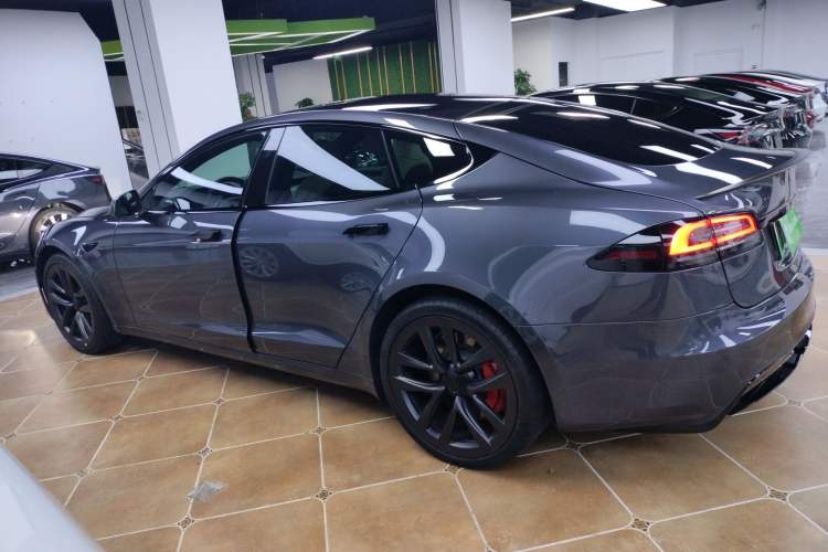 Used Tesla Model S 2023 Three-Motor All-Wheel-Drive Plaid Version Exterior 3