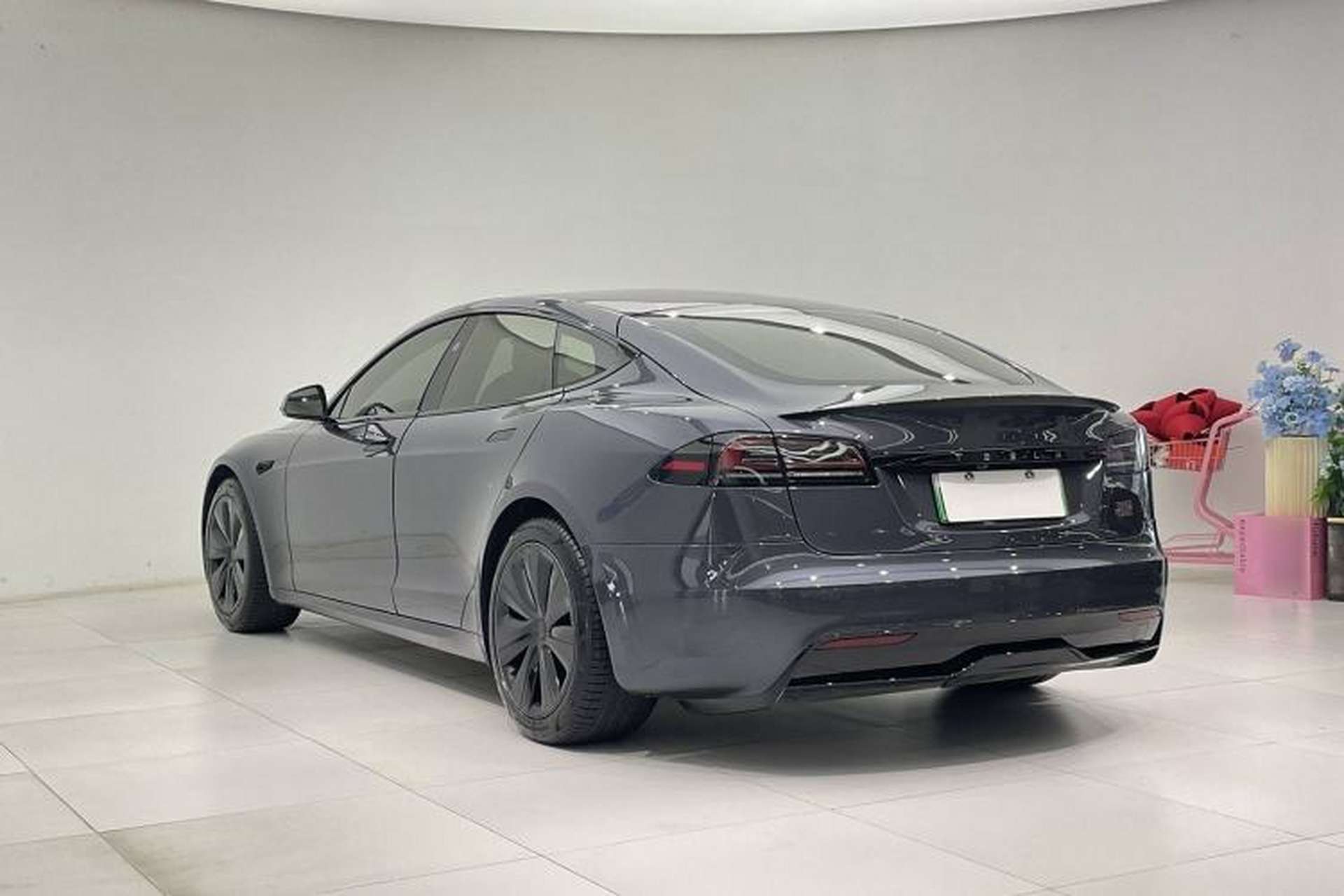Used Tesla Model S 2023 Three-Motor All-Wheel-Drive Plaid Version Exterior 4
