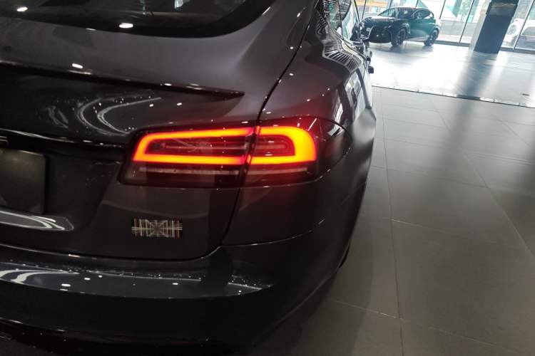 Used Tesla Model S 2023 Three-Motor All-Wheel-Drive Plaid Version Exterior 6