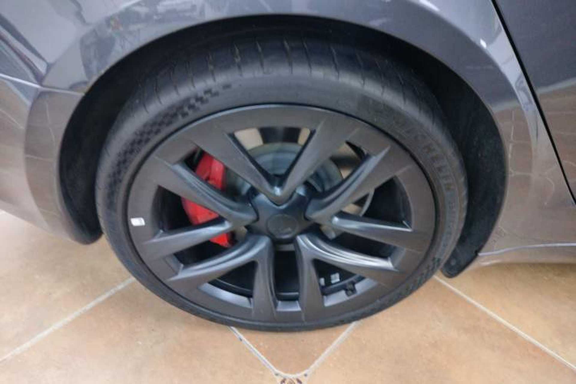 Used Tesla Model S 2023 Three-Motor All-Wheel-Drive Plaid Version Exterior 8