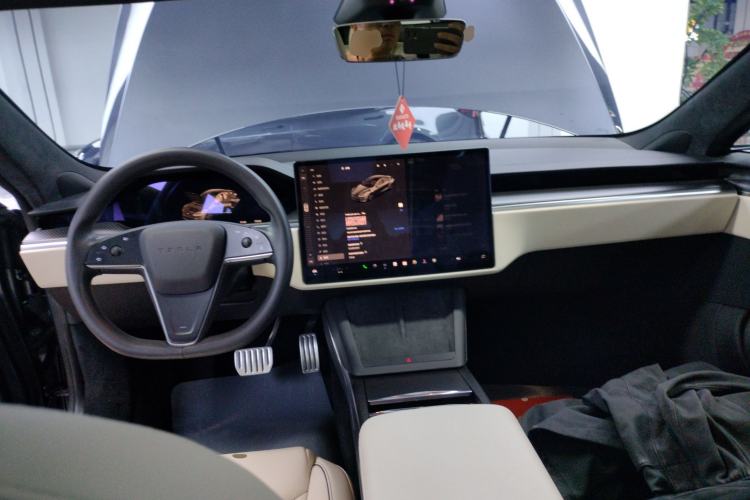 Used Tesla Model S 2023 Three-Motor All-Wheel-Drive Plaid Version Interior 2