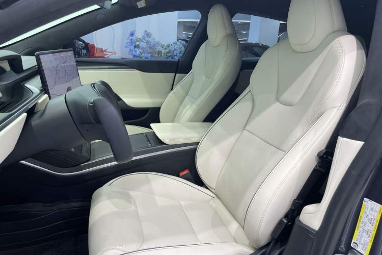 Used Tesla Model S 2023 Three-Motor All-Wheel-Drive Plaid Version Interior 3