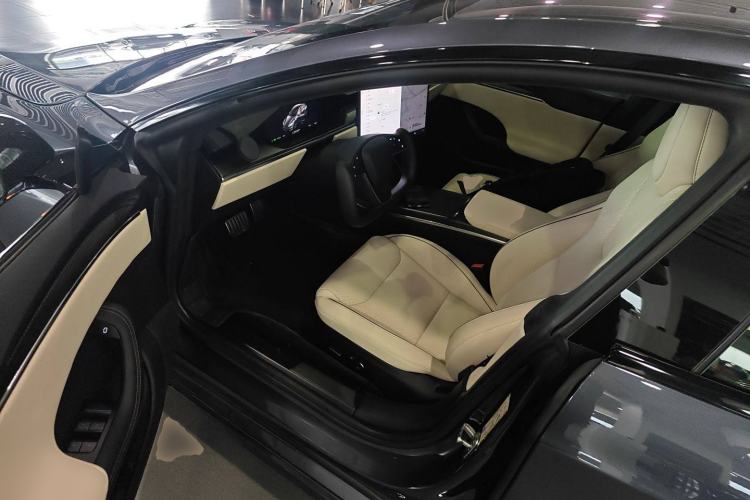Used Tesla Model S 2023 Three-Motor All-Wheel-Drive Plaid Version Interior 3