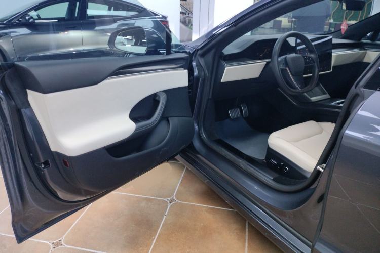 Used Tesla Model S 2023 Three-Motor All-Wheel-Drive Plaid Version Interior 3