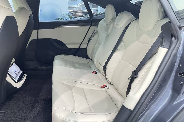 Used Tesla Model S 2023 Three-Motor All-Wheel-Drive Plaid Version Interior 4