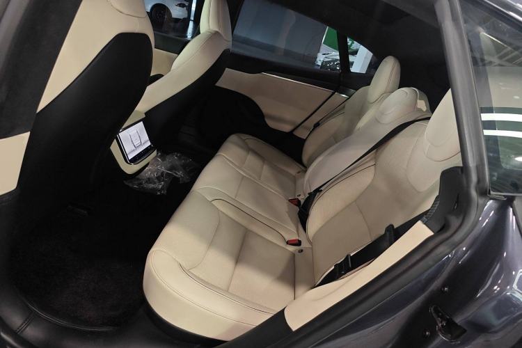 Used Tesla Model S 2023 Three-Motor All-Wheel-Drive Plaid Version Interior 4