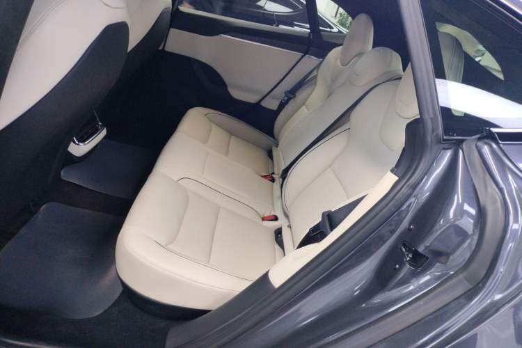 Used Tesla Model S 2023 Three-Motor All-Wheel-Drive Plaid Version Interior 4