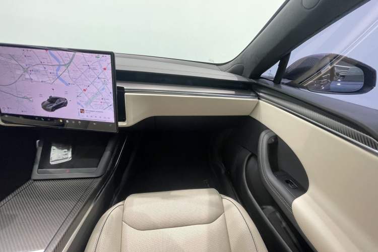 Used Tesla Model S 2023 Three-Motor All-Wheel-Drive Plaid Version Interior 5