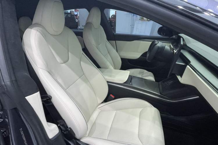Used Tesla Model S 2023 Three-Motor All-Wheel-Drive Plaid Version Interior 6