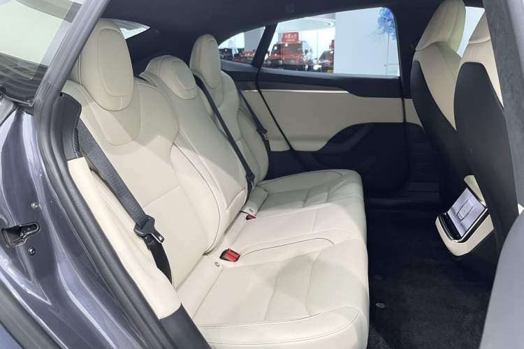 Used Tesla Model S 2023 Three-Motor All-Wheel-Drive Plaid Version Interior 7