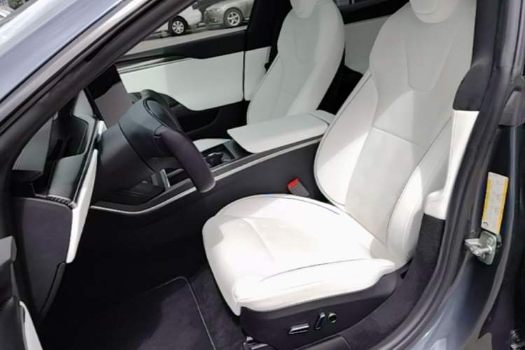 Used Tesla Model S 2023 Three-Motor All-Wheel-Drive Plaid Version Left Front Seat
