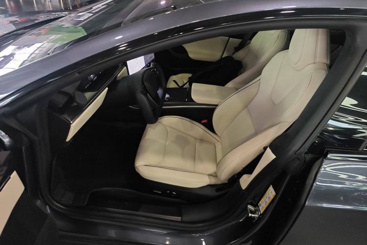 Used Tesla Model S 2023 Three-Motor All-Wheel-Drive Plaid Version Left Front Seat