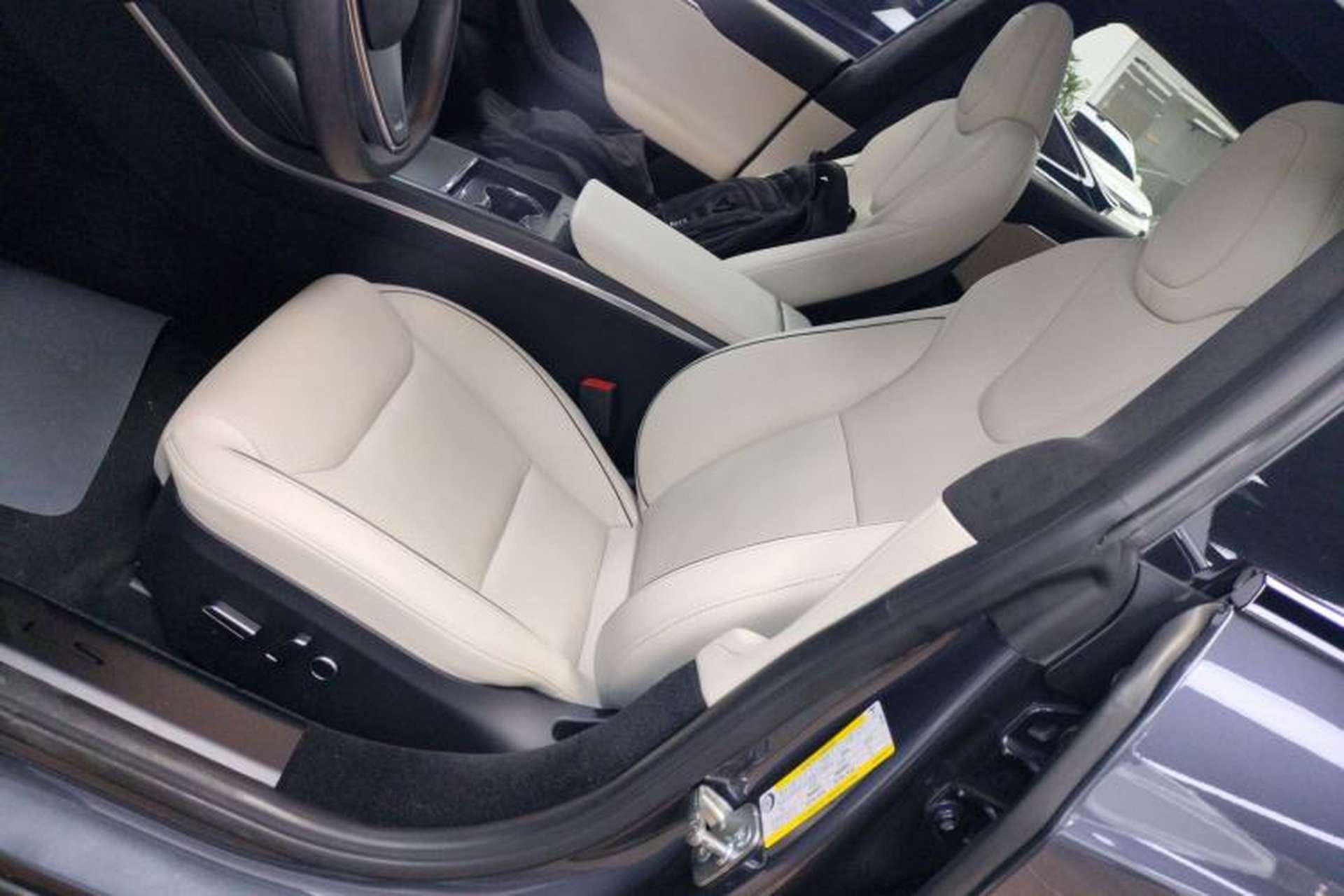Used Tesla Model S 2023 Three-Motor All-Wheel-Drive Plaid Version Left Front Seat