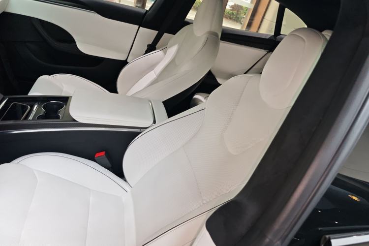 Used Tesla Model S 2023 Three-Motor All-Wheel-Drive Plaid Version Left Front Seat