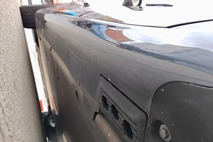 Used Tesla Model S 2023 Three-Motor All-Wheel-Drive Plaid Version Left Side Sill