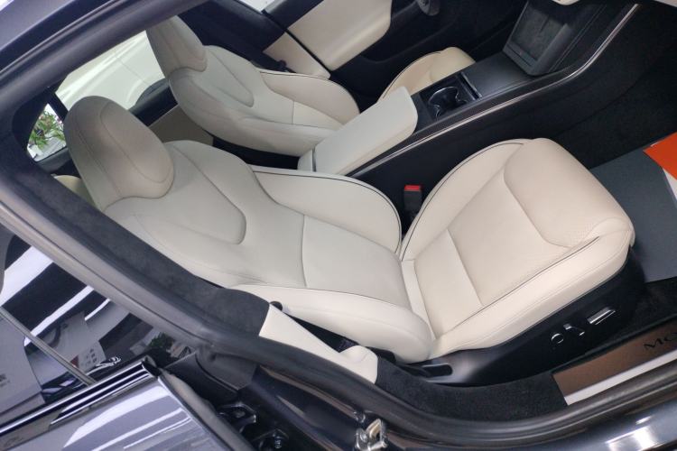 Used Tesla Model S 2023 Three-Motor All-Wheel-Drive Plaid Version Right Front Seat