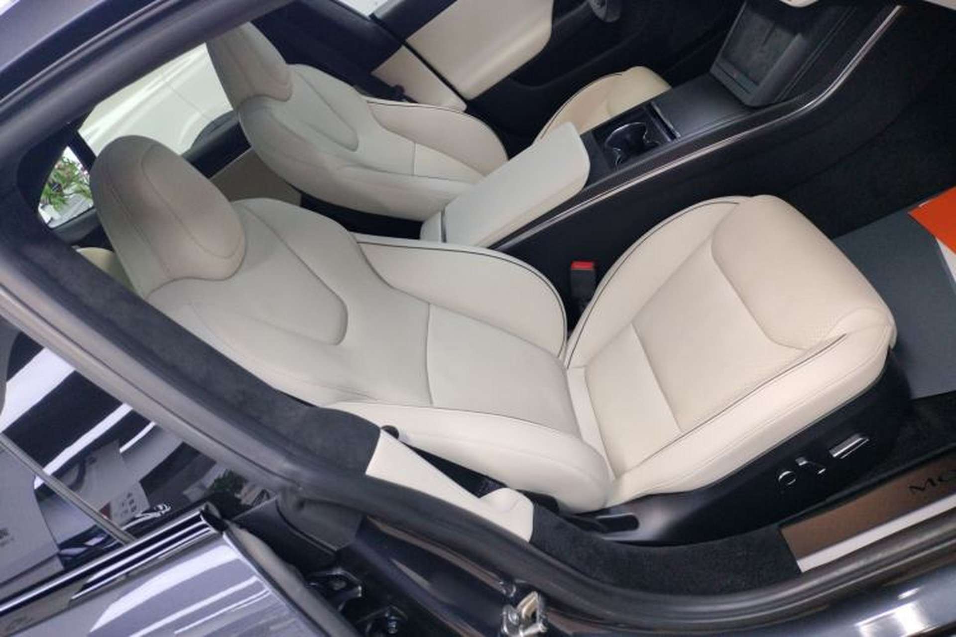 Used Tesla Model S 2023 Three-Motor All-Wheel-Drive Plaid Version Right Front Seat