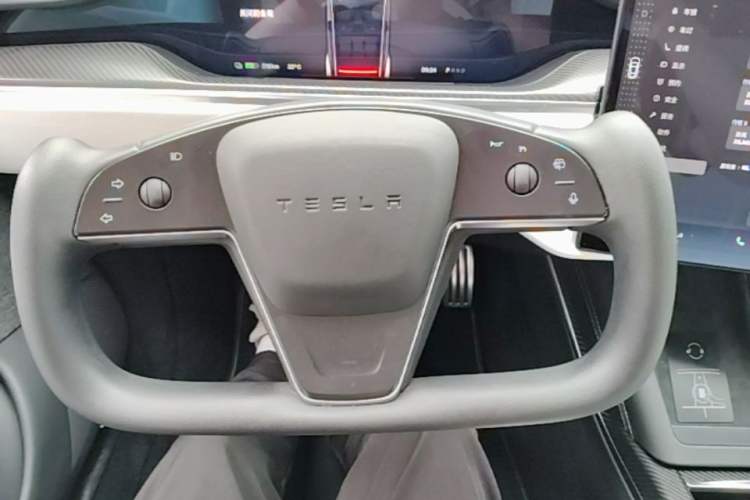 Used Tesla Model S 2023 Three-Motor All-Wheel-Drive Plaid Version Steering Wheel