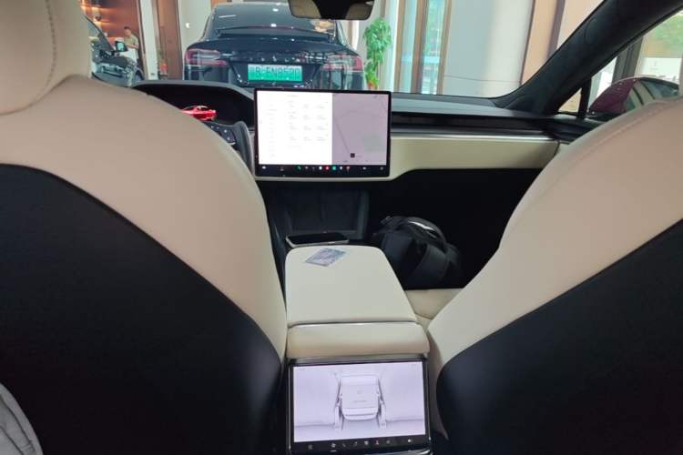 Used Tesla Model S 2023 Three-Motor All-Wheel-Drive Plaid Version Audio And AC Panel