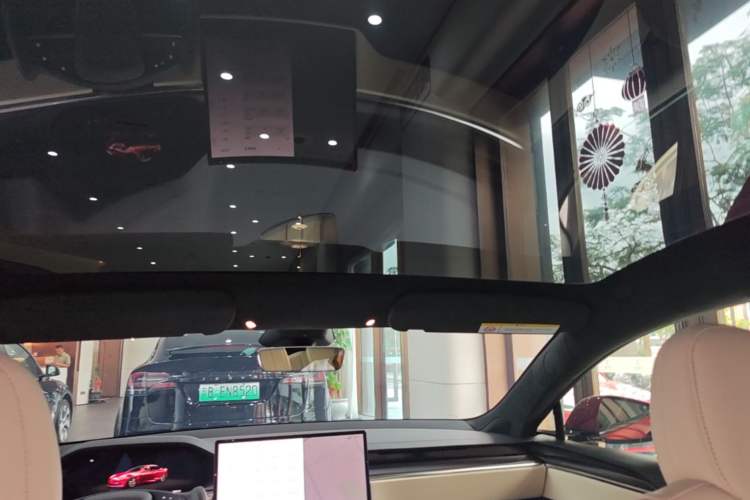 Used Tesla Model S 2023 Three-Motor All-Wheel-Drive Plaid Version Headliner