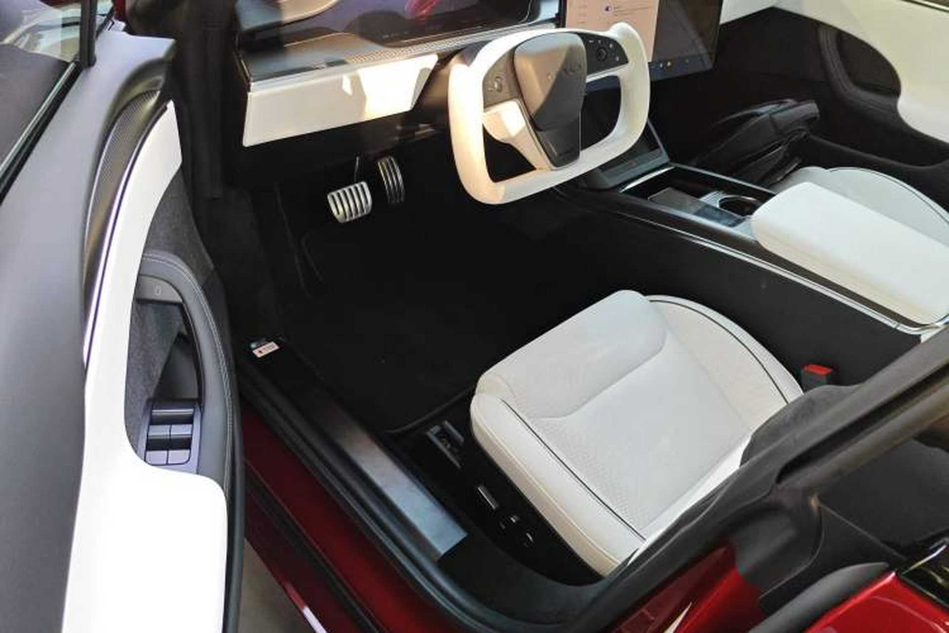 Used Tesla Model S 2023 Three-Motor All-Wheel-Drive Plaid Version Interior 3