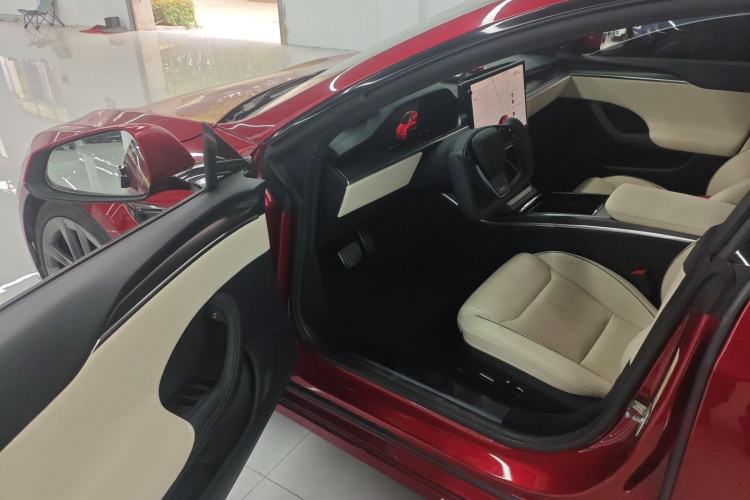 Used Tesla Model S 2023 Three-Motor All-Wheel-Drive Plaid Version Interior 3