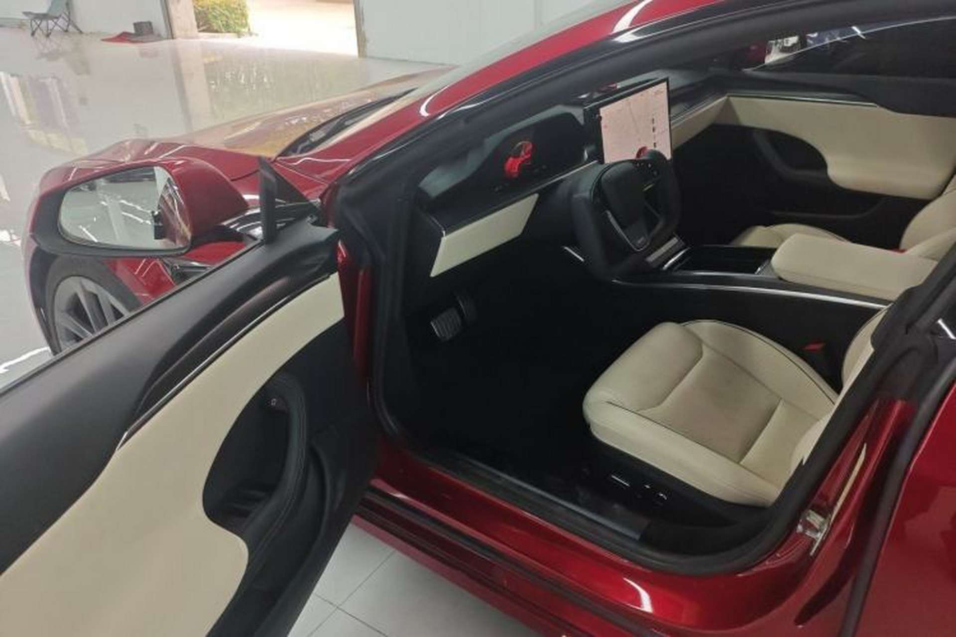 Used Tesla Model S 2023 Three-Motor All-Wheel-Drive Plaid Version Interior 3