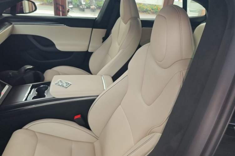 Used Tesla Model S 2023 Three-Motor All-Wheel-Drive Plaid Version Left Front Seat