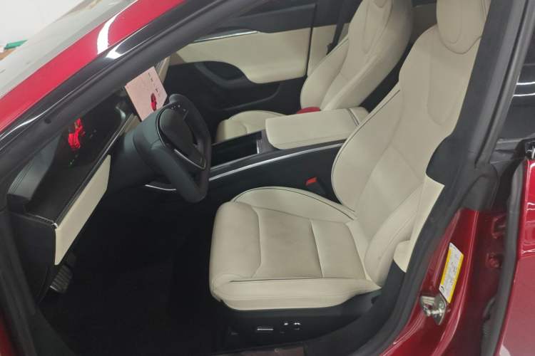 Used Tesla Model S 2023 Three-Motor All-Wheel-Drive Plaid Version Left Front Seat