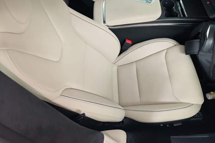Used Tesla Model S 2023 Three-Motor All-Wheel-Drive Plaid Version Right Front Seat