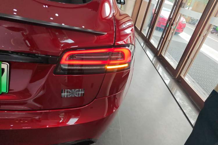 Used Tesla Model S 2023 Three-Motor All-Wheel-Drive Plaid Version Right Rear Taillight