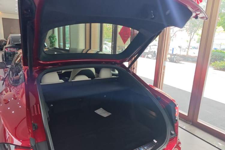 Used Tesla Model S 2023 Three-Motor All-Wheel-Drive Plaid Version Trunk